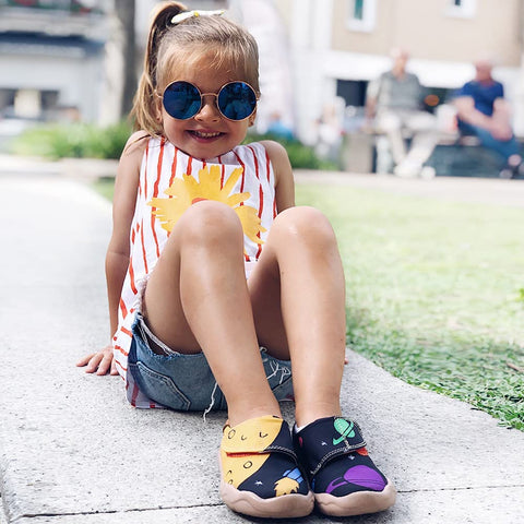 UIN Kids' Fashion Sneaker Colorful Painted Art Funny Walking Casual Loafers Universe (10C)